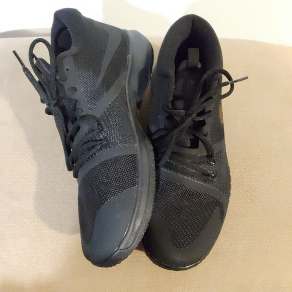 Nike Assersion size 10 - Picture 3 of 3